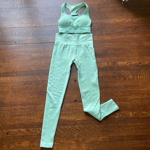 Matching yoga set, leggings+sport bra from Forever 21